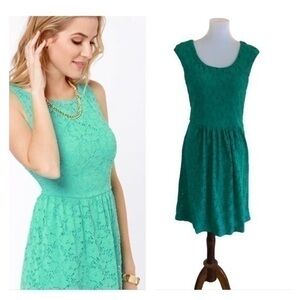 Ronni Nicole sleeveless lace dress
